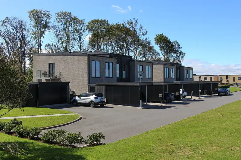 Rækkehuse i MVE Ejendommes portefølje på Poul Anker Bechs Vej i Aalborg